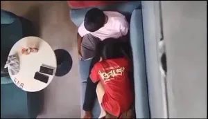 Quay lén gấu bú liếm cho cô bạn gái nơi công cộng