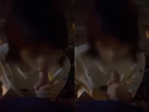 Cởi quần bắt người yêu kính cận liếm cu