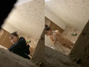 Quay lén bạn gái vú đẹp tắm, khe âm đạo chảy nước ròng ròng