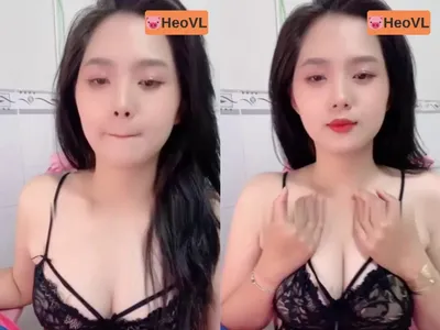 Em ghệ răng khểnh khoe chim tròn trắng