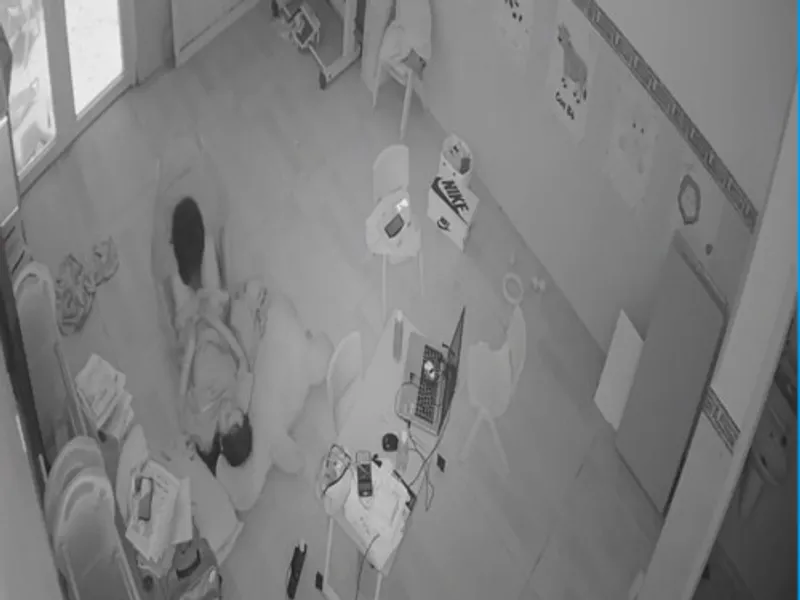 Lộ clip quan hệ cùng bạn gái tại phòng khách